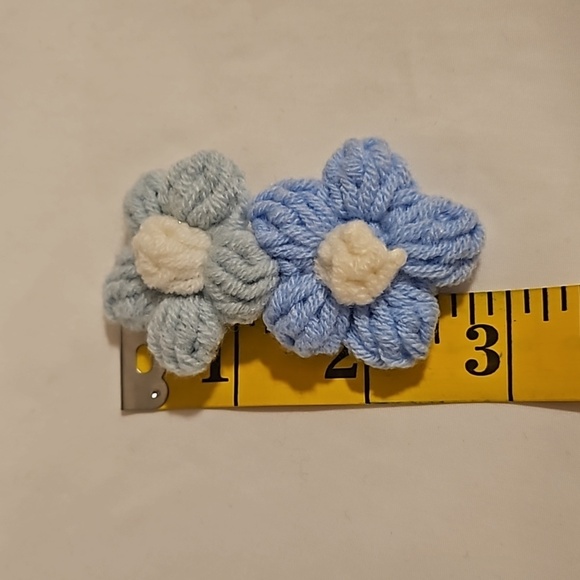 Hand Crafted TikTok Trend Hair Barrette Crocheted Puffy 2-Flowers Blue & White - Picture 12 of 17